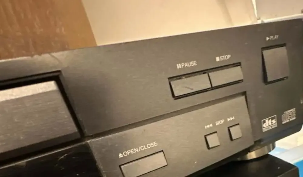 Toshiba SD-2300 DVD Video Player with Nuon Technology